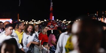 Réveillon: música e show de fogos atraem brasilienses para a Esplanada