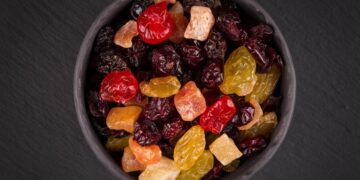 Uva passa: saiba benefícios e melhor maneira de incluir no cardápio