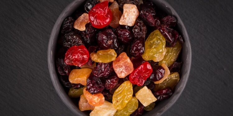 Uva passa: saiba benefícios e melhor maneira de incluir no cardápio