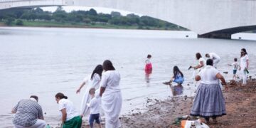 Fiéis já celebram o Ano-Novo com oferendas na Praça dos Orixás