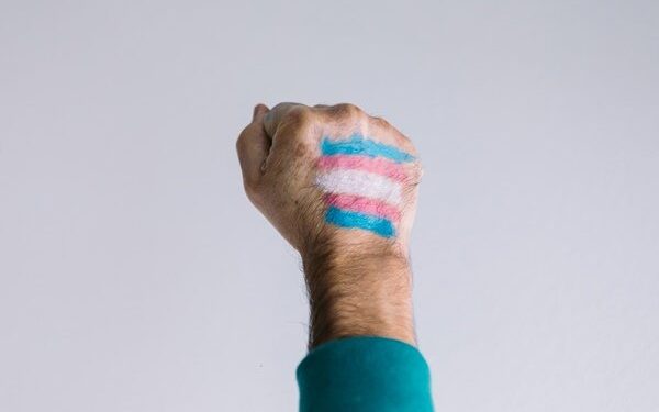 Arrependimento após cirurgia de transição de gênero é raro, diz estudo