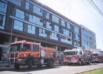 Moradores sentiram forte cheiro de gás antes de explosão em prédio