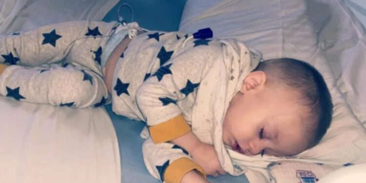 Urina de bebê fica da cor de Coca-Cola e médicos descobrem câncer raro