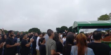 Amigos e parentes dão adeus a jovem que morreu em TAF: “Podia ser eu”