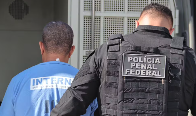Vídeo mostra Fernandinho Beira-Mar chegando ao presídio federal do RN