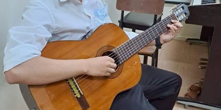 O braille vai acabar? Deficiente visual conta como IA ajuda na rotina