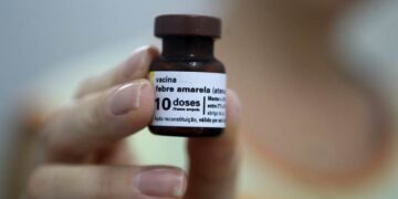 Arrume as malas e as vacinas: veja imunizantes exigidos para viagens