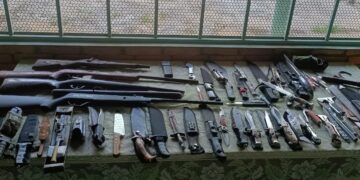 “Bala pronta”: auditor da DF Legal ameaça ex e tem armas apreendidas