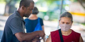 Novo plano de vacinas contra Covid começa hoje. Saiba como será