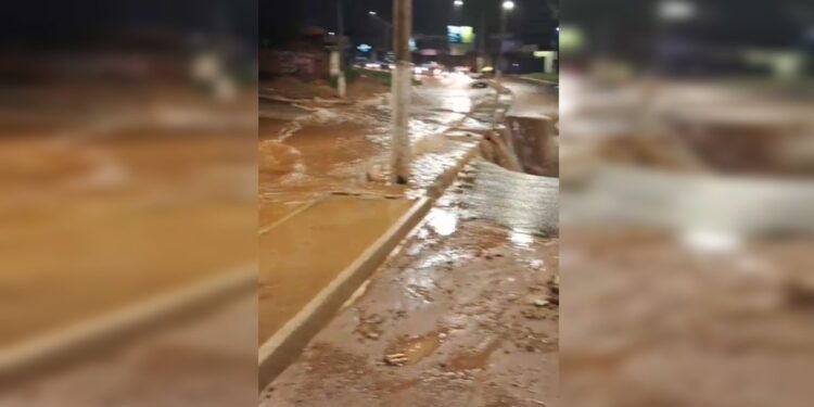 “Cataratas do Jardim Ingá”: chuva forte destrói rua no Entorno do DF