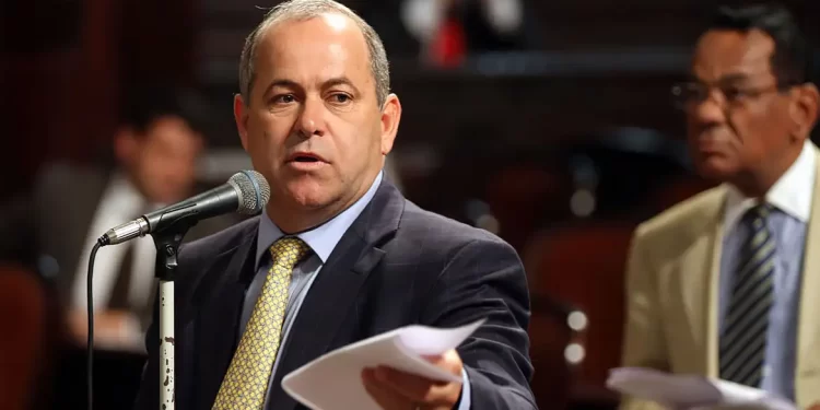 TJRJ barra pagamento de R$ 581 mil em férias acumuladas a conselheiro do TCE-RJ