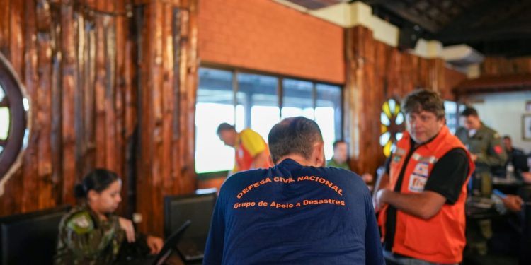 Militares e políticos sem experiência estão à frente da Defesa Civil em cidades do RS