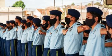 Mesmo sem apoio federal, escolas cívico-militares avançam nos estados