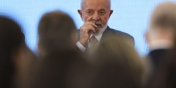 Lula conversa com Putin e defende negociação de paz com a Ucrânia
