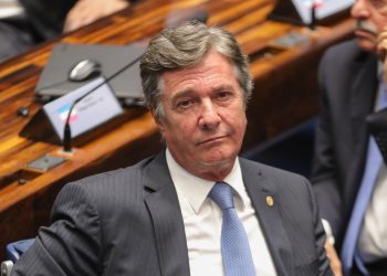 Este é Fernando Collor, ex-presidente do Brasil