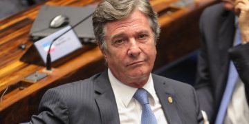 Este é Fernando Collor, ex-presidente do Brasil