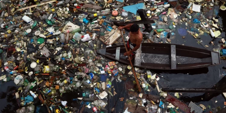 Rios amazônicos recebem 182 mil toneladas de plástico por ano, aponta pesquisa da UFPA