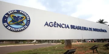 PF mira Carlos Bolsonaro em nova fase de investigação sobre espionagem ilegal na Abin