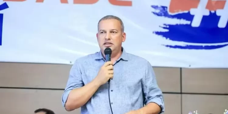 Acusado de desviar dinheiro do fundo partidário, ex-presidente do PROS é solto e terá que usar tornozeleira eletrônica