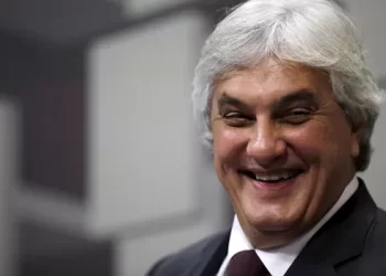 Delcídio Amaral, delator da Lava-Jato, se lança candidato e declara perda de R$ 2 milhões