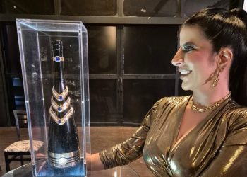 Advogada e embaixadora da Ô Amazon Air Water Adriana Mangabeira leva água da Amazônia em garrafa de luxo para o mundo