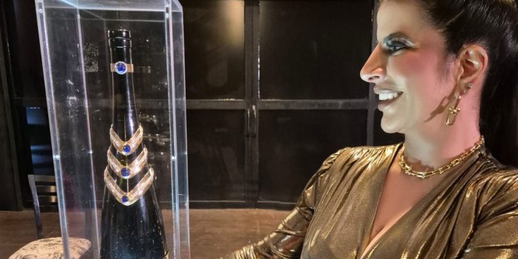 Advogada e embaixadora da Ô Amazon Air Water Adriana Mangabeira leva água da Amazônia em garrafa de luxo para o mundo