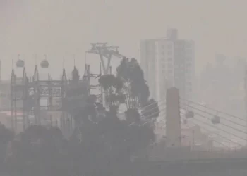 60% do território brasileiro está coberto por fumaça de incêndios florestais