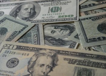 Bolsa fecha setembro com queda de 3,08%, puxada por recuo de 0,69% no último pregão