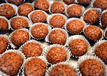 Mulher tenta matar marido, cabo da Aeronáutica, com doce envenenado