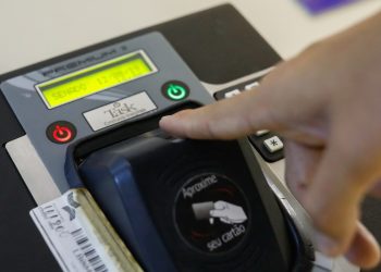 Servidor público passa dois anos batendo ponto mas ia para casa dormir