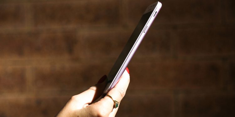 Mulher ganha indenização no DF após ameaça em post de “viva ou morta”