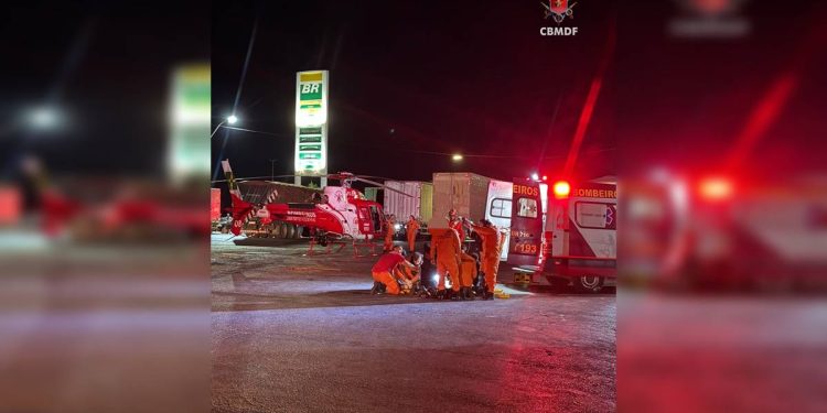 Motociclista é socorrido por helicóptero do CBMDF após grave acidente