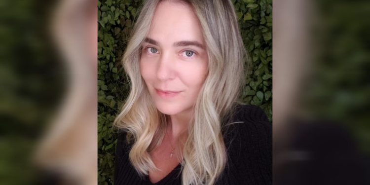 Mulher descobre ser autista após diagnóstico do filho: “Reprimi tudo”