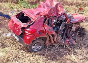 Colisão frontal entre carros na BR-251 deixa homem em estado grave