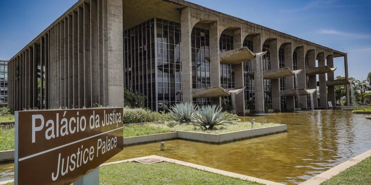 Após casos de descontrole, MJ tenta regular uso de ‘ferramentas espiãs’