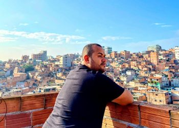 Bets miram influenciadores em busca de população das favelas de SP