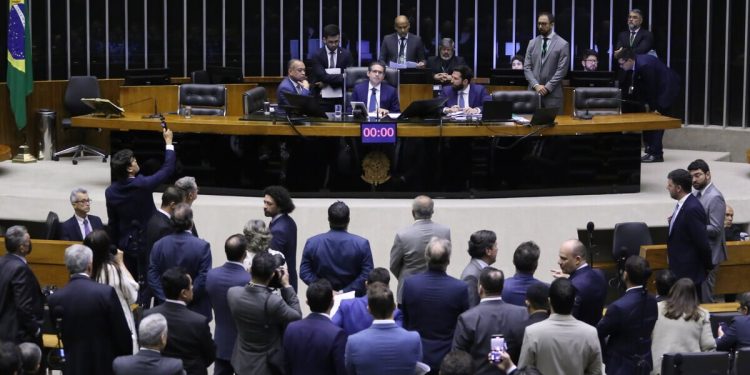 PL da devastação: Câmara dá de mão beijada argumento para Trump retaliar Brasil