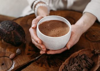 Confira 5 benefícios do chocolate quente para a saúde