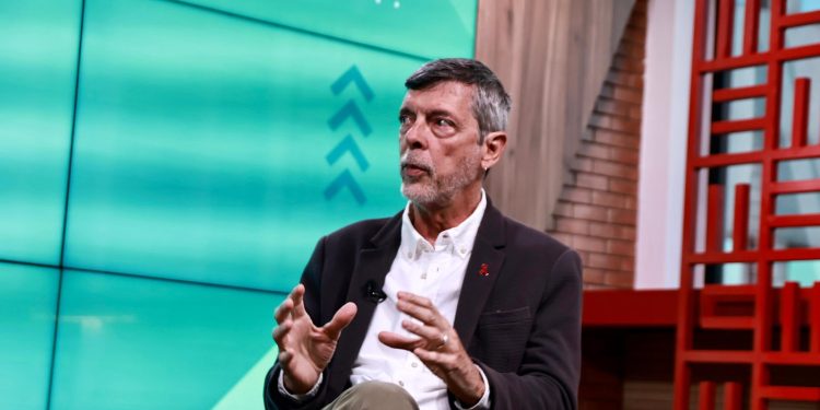 “Casos de HIV cairão em 2025”, avalia diretor do Ministério da Saúde