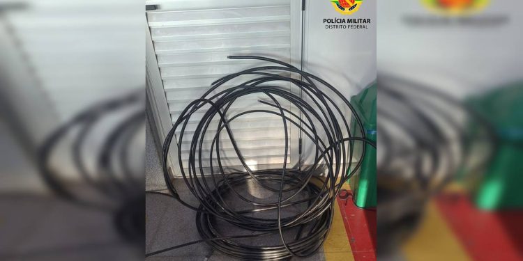Flagrante: dupla é pega com a “boca na botija” furtando cabos no DF