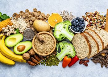 Dieta rica em fibras pode ser aliada contra o melanoma, sugere estudo