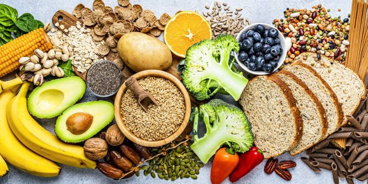 Dieta rica em fibras pode ser aliada contra o melanoma, sugere estudo