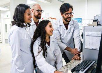 Da periferia ao Ártico: duas bolsistas partem em expedição ao extremo do planeta