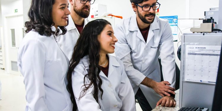 Da periferia ao Ártico: duas bolsistas partem em expedição ao extremo do planeta