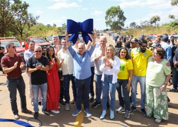 Ibaneis Rocha inaugura pavimentação da rodovia DF-220, em Brazlândia