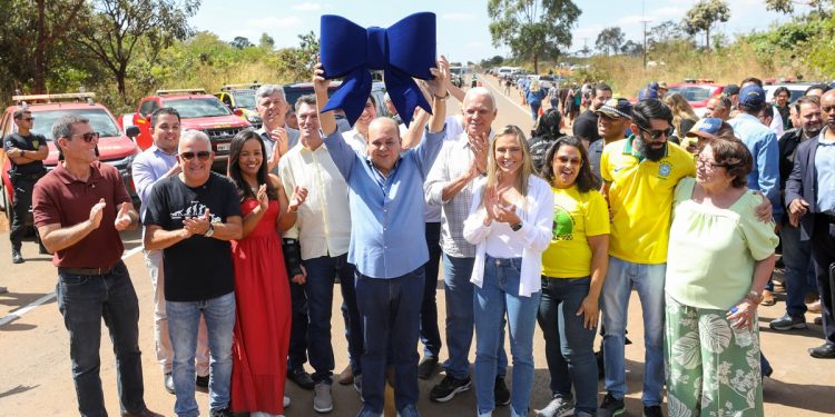 Ibaneis Rocha inaugura pavimentação da rodovia DF-220, em Brazlândia