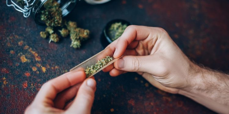 Em dois anos, mais de 1 mil foram presos com até 40g de maconha