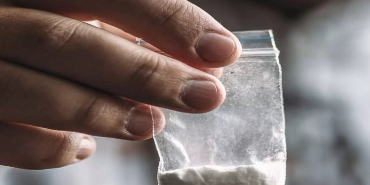 Traficante foge do DF, finge ser “partidão” e casa com médica em SP