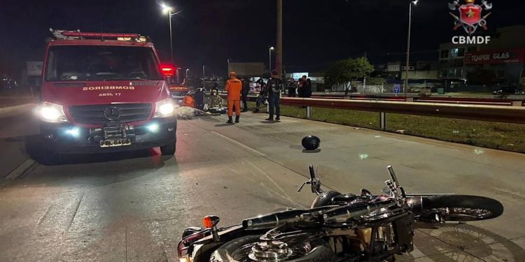 Motociclista morre ao atingir cavalo que atravessava Via Estrutural