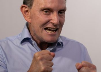 Marcelo Crivella vai à Justiça do DF contra Jovem Pan e Google